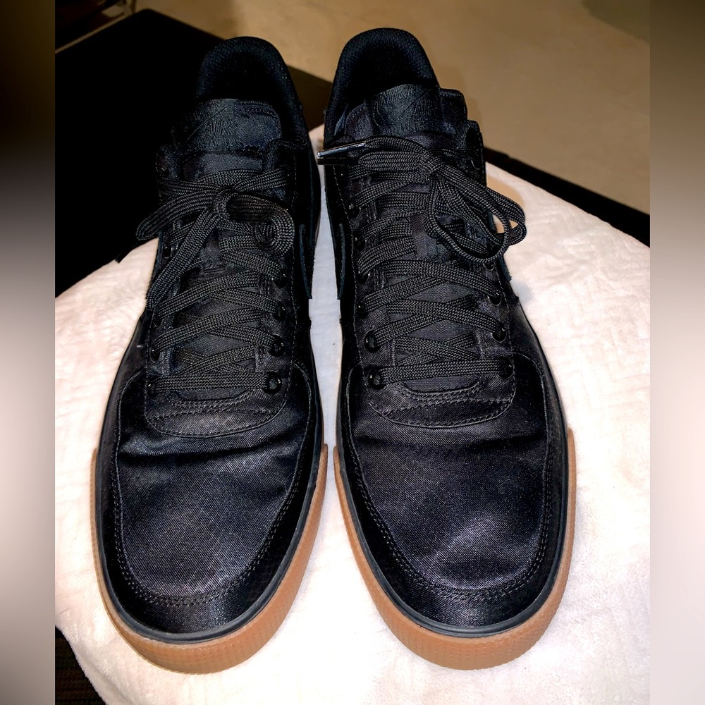 Nike Lows Gum Bottom size 12